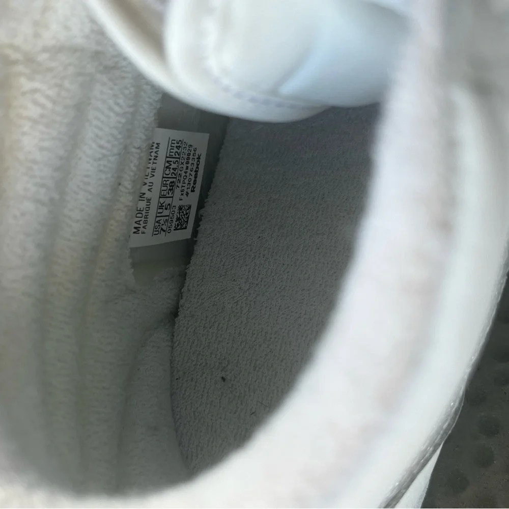 Reebok Size 7.5 Women’s White & Silver High Top - Picture 3 of 4